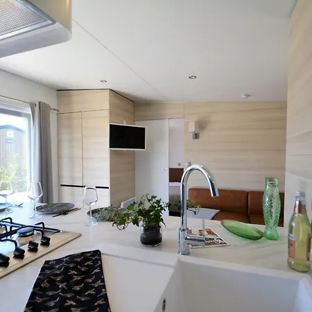 Mobil-home Confort 6p, 3 Chambres, 2 Sdb, A 200m, Piscine Chauffee, Fitness, Wifi Gratuit - Fr-1-361a-84