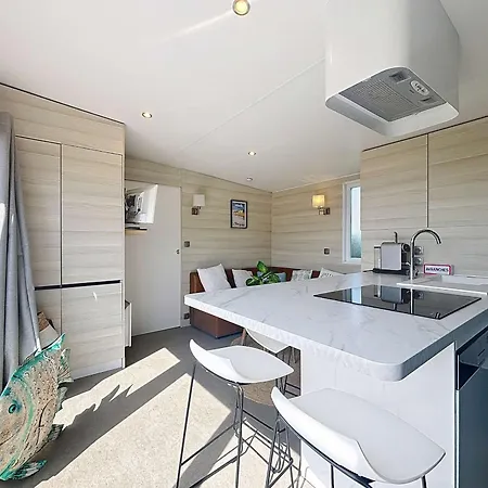 Mobil-home Confort 6p, 3 Chambres, 2 Sdb, A 200m, Piscine Chauffee, Fitness, Wifi Gratuit - Fr-1-361a-84